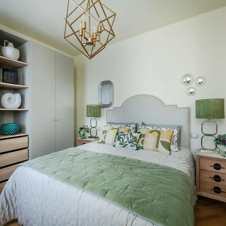 Luxurious Modern In *