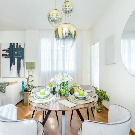 Luxurious Modern In *